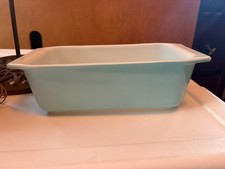 Vintage Pyrex # 913 Light Blue Loaf Pan- Mint condition 8.5