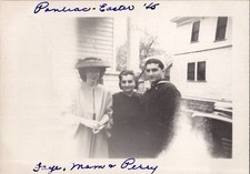 Pontiac City Michigan ? Family w/Sailor US Military Soldier Easter 1945 Snapshot picture