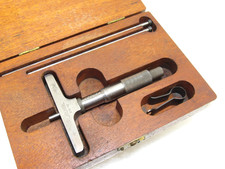BIN1 NICE VINTAGE LUFKIN RULE CO. NO. 513 DEPTH MICROMETER GAUGE IN CASE T16048 picture