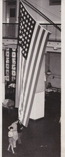 1947 Press Photo Immigrant Detainees pass Huge American Flag at Ellis Island picture