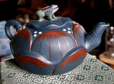 Vintage Yixing Zisha Teapot Frog on Lotus Leaf Clay Chinese Teaware CCCI 2002 picture