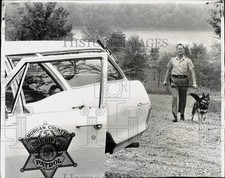 1966 Press Photo Morgan County Sheriff J.T. hull and dog at Lake of the Ozarks picture