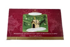 2000 Hallmark Peanuts Woodstock Doghouse Display A Snoopy Christmas QRP4211 Box picture