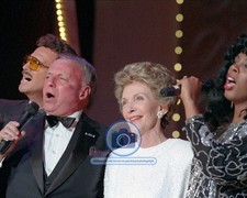 FRANK SINATRA DONNA SUMMER NANCY REAGAN SINGING EVENT 1980S 8X10 PHOTO picture