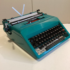 OLIVETTI STUDIO 45. SOTTSASS DESIGN. PICA FONT. SPANISH LAYOUT. MCM. TURQUOISE picture