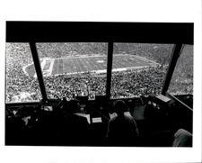LD439 Original Photo MINNESOTA VIKINGS v OAKLAND RAIDERS SPORTS ANNOUNCERS BOOTH picture