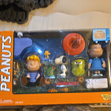 Memory Lane Peanuts Great Pumpkin Charlie Brown Boxed Figure Set w/ Snoopy picture