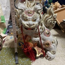 Japanese Kutani Ware lion on ball Daikichi ornament lucky charm picture