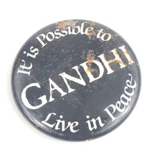 Vintage Gandhi It Is Possible To Live In Peace 1980 Black White Pinback Button picture