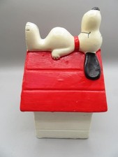 Vintage 1960s Peanuts Snoopy Ceramic Figure Japan SNOOPY ON TOP OF DOGHOUSE picture
