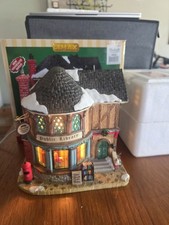 Lemax Village Collection “Public Library” 45722 Extremely RARE HARD TO FIND 2014 picture