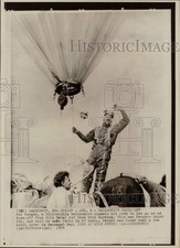 1974 Press Photo Balloonist Bob Berger Takes Off From Lakehurst Naval Air Base picture
