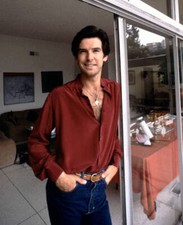 Actor Pierce Brosnan portrait at home June 29 1983 in Los Angeles - Old Photo 12 picture
