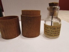 * VICTOR TALKING MACHINE  * ORIGINAL * motor oil bottle & wooden container * picture