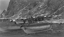 Crew unloading the 'James Caird' 'Dudley Docker' and 'Stancombe Wi .. Old Photo picture