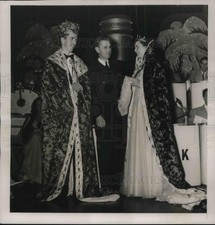 1940 Press Photo Mr. and Mrs. Tom Phelps crowned King, Queen of Honeymooners, FL picture