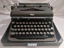 Royal Aristocrat typewriter w/case+ribbon works perfectly classic Keys complete picture