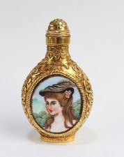 An Enamel Snuff Bottle. 'QianLong' mark at base picture