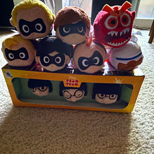 Tsum Tsum Disney The Incredibles Mini Plush and the Edna Mode box. A total of 10 picture