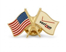Vintage Verizon Wireless US Flag Crossed Flags Lapel Pin Employee Promo Gold picture