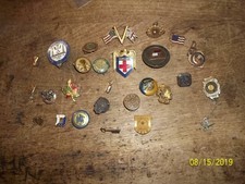 RARE VINTAGE HUGE 25 LOT WORLD WAR II USA UNITED STATES  LAPEL PINS picture