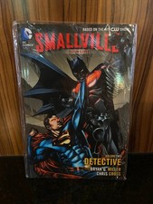 Smallville Season Eleven Volume 2 Batman in Metropolis picture