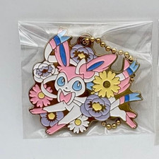 Pokémon design charm Sylveon Ichiban Kuji EIEVUI & FLOWERS G prize picture