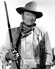 JOHN WAYNE LEGENDARY ACTOR - 8X10 PUBLICITY PHOTO picture