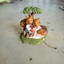 Resin Figurine Husband And Wife picture