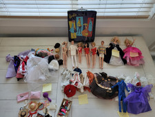 Vtg 1960s Barbie dolls, accessories clothing & carry case 1961 & 2 recent- READ picture