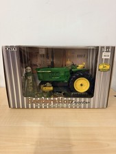 John Deere Model 4020 Restoration Tractor & Accessories ERTL Die-Cast 2009 New picture