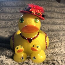 Mom and baby ducks, figurines￼ picture