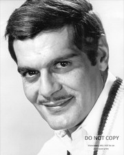 ACTOR OMAR SHARIF - 8X10 PUBLICITY PHOTO (CC-572) picture