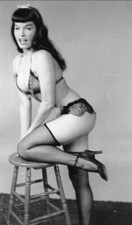 Bettie Page  B/W 8x10 Glossy Photo picture