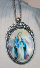 Lovely Leaf Top Silvertone Immaculate Miraculous Mary Cameo Pendant Necklace picture