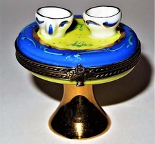 LIMOGES FRANCE BOX ~ PEDESTAL GARDEN TABLE & TEA CUPS ~ PEINT MAIN ~ PATIO picture