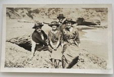VTG 1920s Fashion Family Group Beach Ocean Rocks Portrait Hats Suit B&W Photo picture