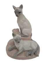 Vtg. Adorable Ceramic Siamese  Cats Sitting Together With A Fish 6