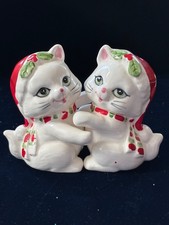 LEFTON Vintage Christmas Kitty Cats Hugging Salt and Pepper S&P Figurines picture