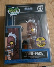 VAULTED Funko Batman Two Face #371 Digital Exclusive WITH PROTECTOR picture