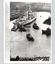 USS North Carolina Arriving At Wilmington Harbor Berth 1961 Press Photo picture