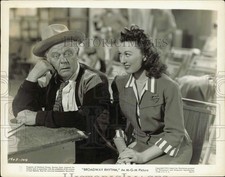 1943 Press Photo Charles Winninger and his co-star star in 