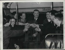 1943 Press Photo NY Giants first baseman Johnny Mize accepted into Armed Forces picture