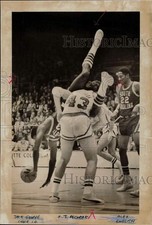1974 Press Photo South Carolina's Nate Davis falls but still dribbles ball picture