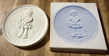 M.I. HUMMEL CLUB PORCELAIN MEDALLION W/ BOX 20 YRS 1977-1997 GOEBEL picture