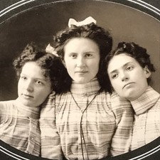 c1890s Victorian Cabinet Card 3 Girls Sisters High Collared Striped Dress Photo picture
