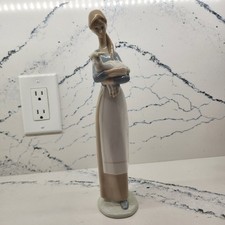 Discontinued  Early Llrado Vintage Girl with Lamb, Glossy, Spain Read picture