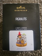 2021 Hallmark The Peanuts Gang I Got A Rock Halloween Magic Sound Ornament New picture