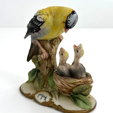 Lefton Goldfinch Figurine Mother Feeding Chicks Japan 5