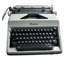Olympia SM9 De Luxe 1968 Vintage Typewriter West Germany With Case For Parts/Fix picture